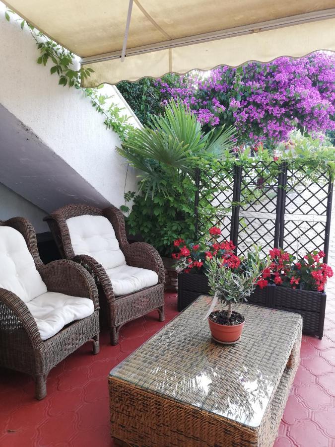 Apartments Poretti For 2,In Center Parking Free In The Yard,6 Min Beach Walk Rovinj Exterior foto
