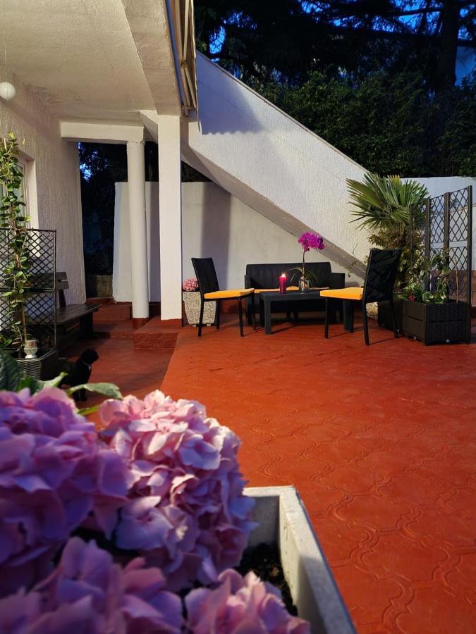 Apartments Poretti For 2,In Center Parking Free In The Yard,6 Min Beach Walk Rovinj Exterior foto
