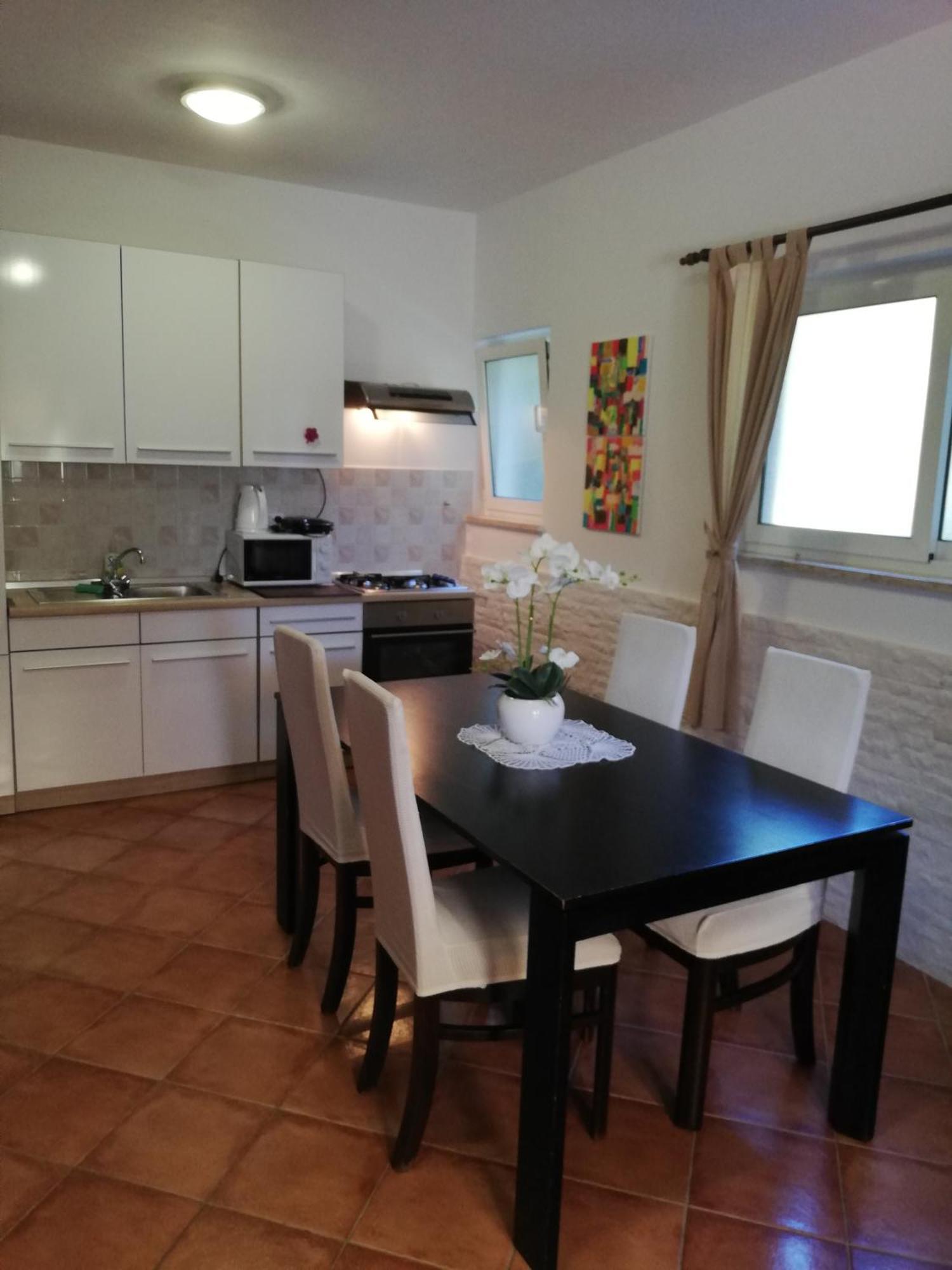 Apartments Poretti For 2,In Center Parking Free In The Yard,6 Min Beach Walk Rovinj Exterior foto