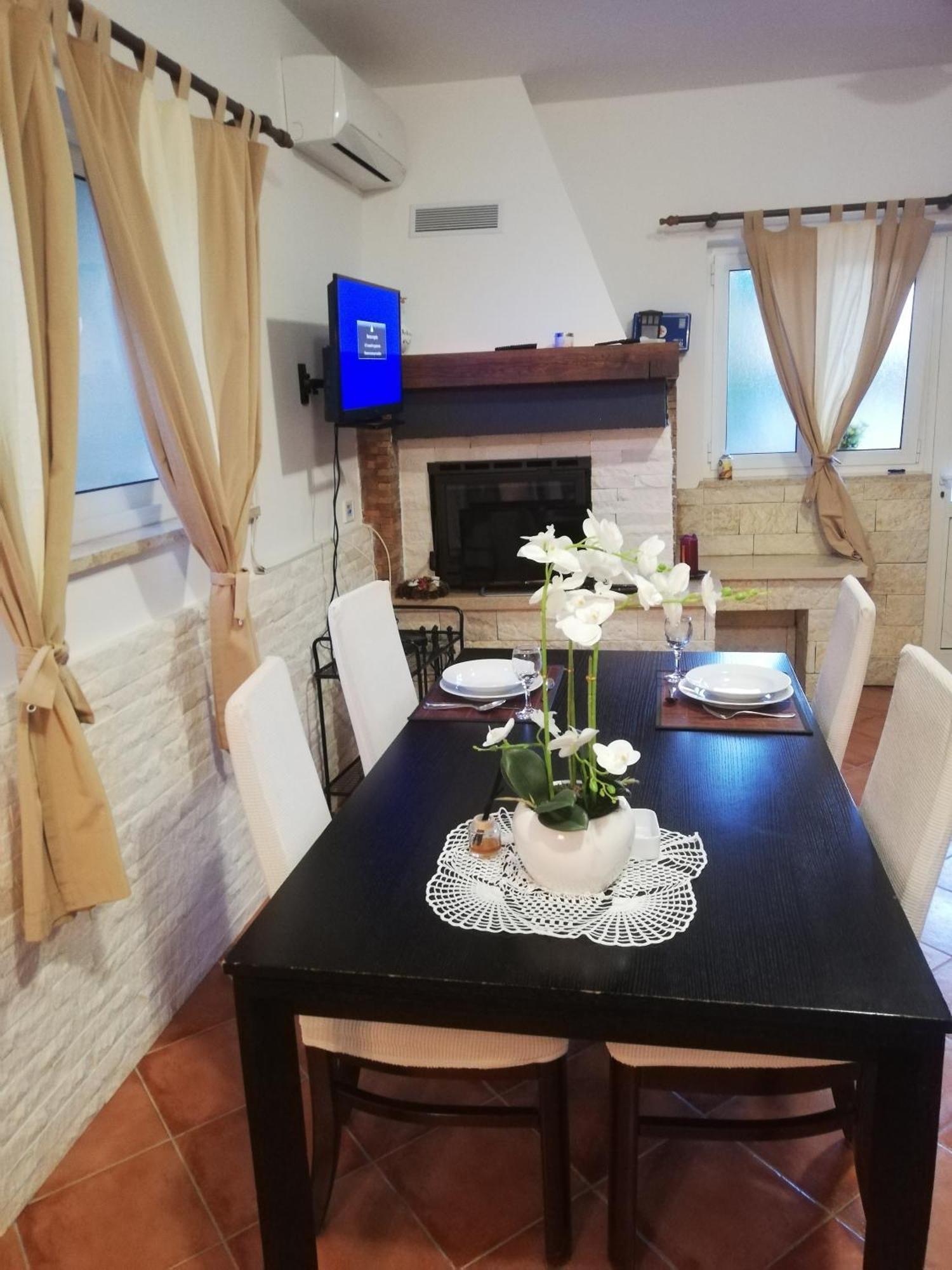 Apartments Poretti For 2,In Center Parking Free In The Yard,6 Min Beach Walk Rovinj Exterior foto