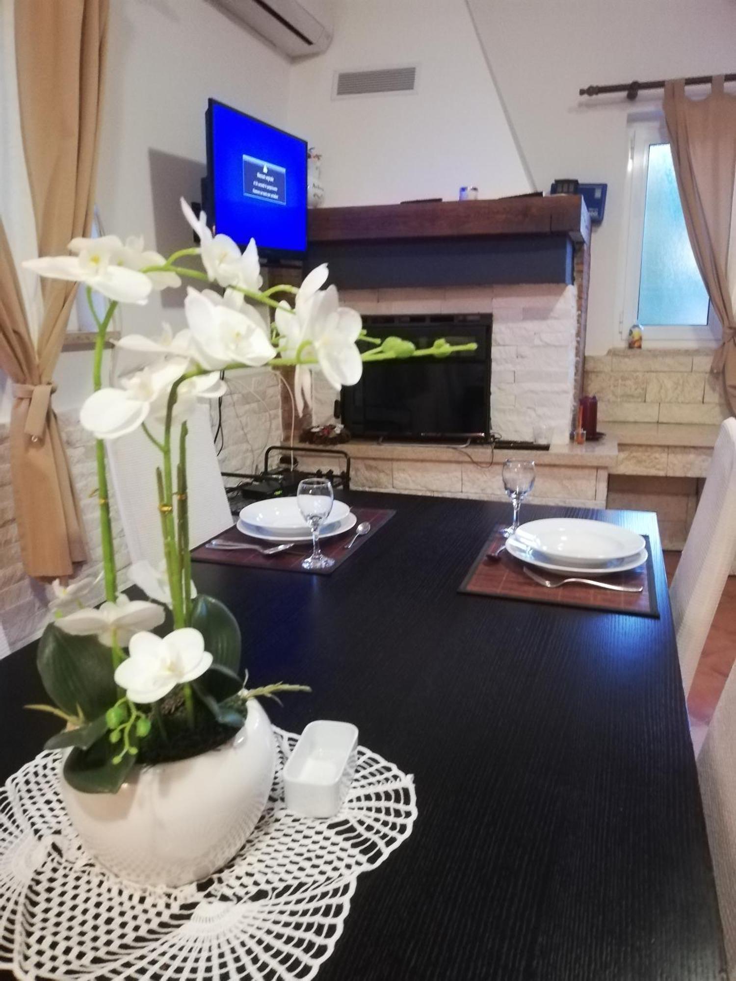 Apartments Poretti For 2,In Center Parking Free In The Yard,6 Min Beach Walk Rovinj Exterior foto